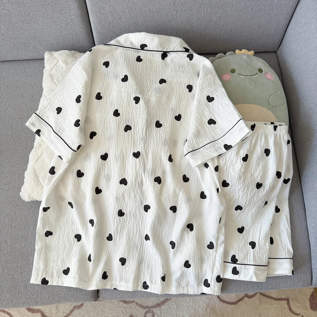 Women's Summer Thin Pajamas with Heart-Shaped Short Sleeves and Shorts, Sweet and Cute, Can Be Worn Outside in Summer, Two-Piece Home Wear Set
