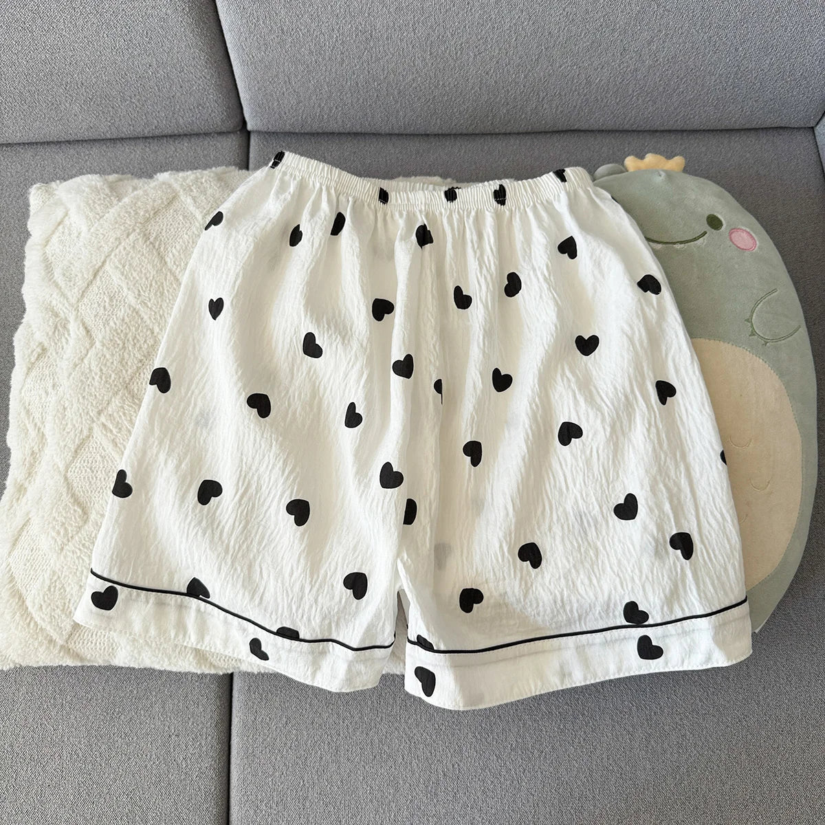 Women's Summer Thin Pajamas with Heart-Shaped Short Sleeves and Shorts, Sweet and Cute, Can Be Worn Outside in Summer, Two-Piece Home Wear Set